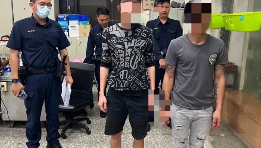 東港抓酒駕！2男受檢送警「大禮包」　車內搜出毒品、槍枝