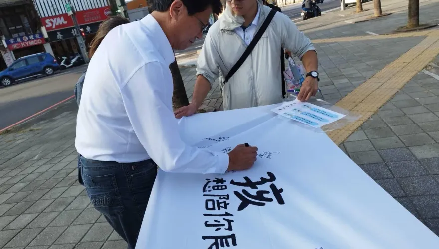 「國三割頸案」網友全台快閃促修法　謝龍介、魯明哲突現身力挺