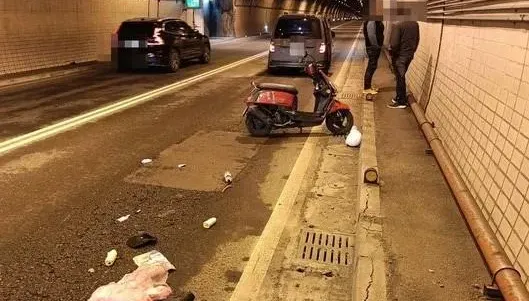18歲弟網約47歲女遊北海岸　「無照自撞」女噴飛爆頭亡