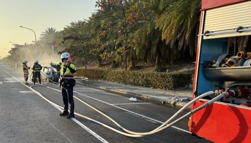 影/高雄5死命案/有跡可循？2天前全家旗津出遊　爸駕車「恍神」自撞燒車