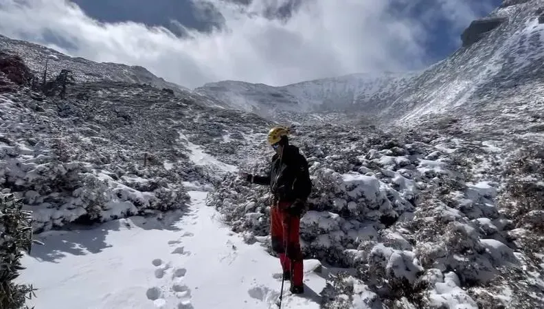 可以滑雪？雪山圈谷積雪50cm　雪霸處籲：「雪地三寶」必帶、勿強行通過