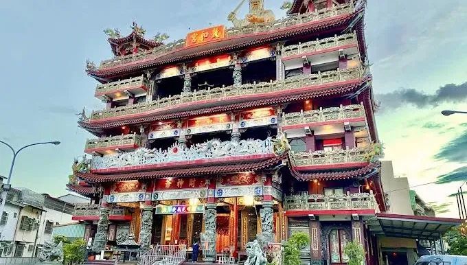 有求必應/草屯巨無霸財神爺！南投敦和宮摸金神「平安大富貴」