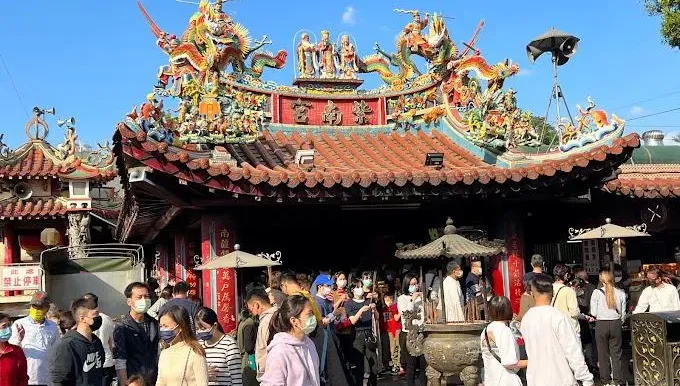 有求必應/全台最大神明銀行！竹山紫南宮10萬人湧入　借發財金、摸金雞