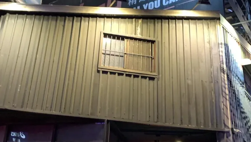 快訊/台南燒烤店屋頂冒出巨量黑煙！雲梯車趕抵現場搶救