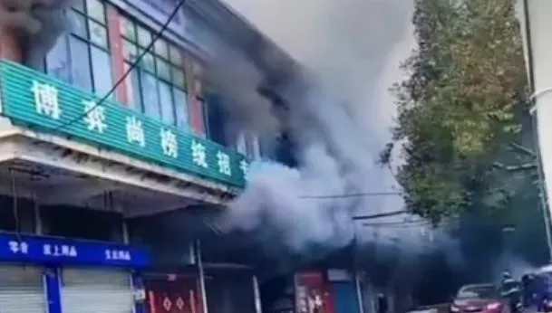 江西店鋪惡火釀39死！倖存者控老師臨時補課　男學生傳訊「出不去了，媽」失聯