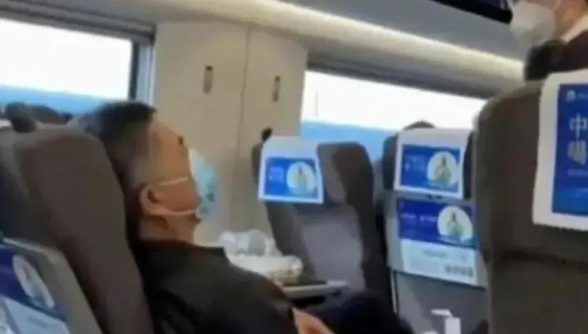 影/搭高鐵遇鄰座大媽「連吃3小時」　老翁崩潰找乘務員：她要吃到啥時候？