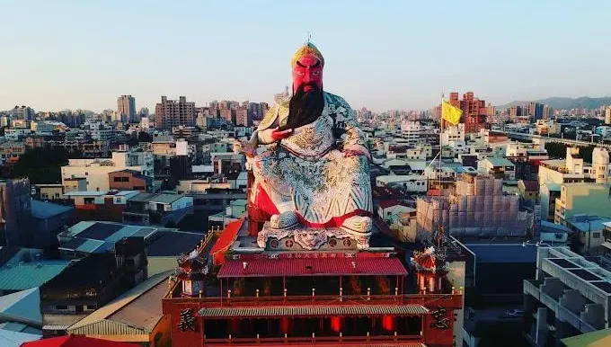 有求必應/神明主題樂園！台中「南天宮」巨型關公坐鎮補財庫聞名