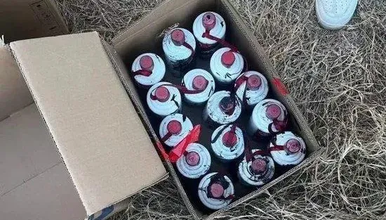 臭水溝中撈出8箱茅台市值逾百萬　3少年落網親曝「一原因」棄贓物
