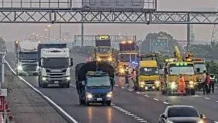 快訊/放假出遊注意！國1南向雲林系統「大貨車、轎車追撞」　一度剩最外線通行