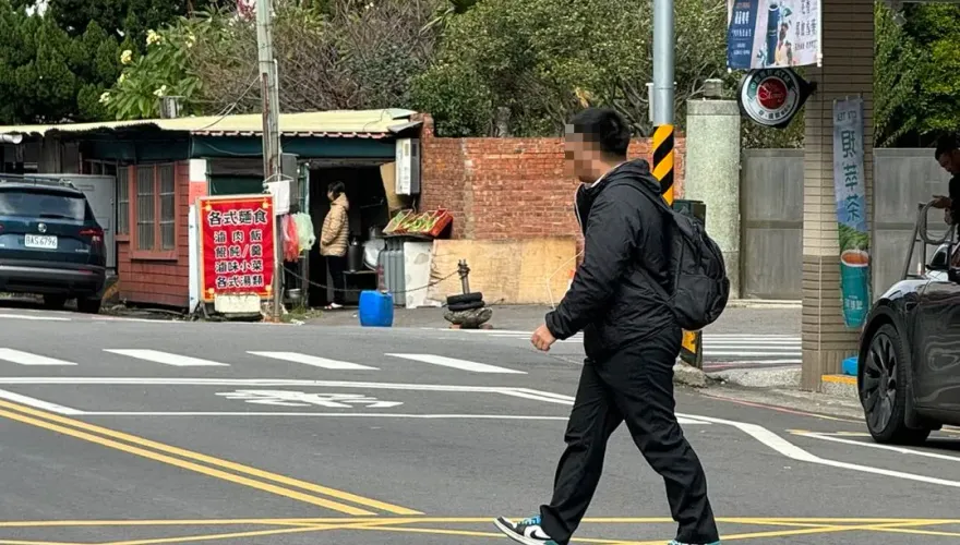 影/好人一生平安！頭份當舖有人來抵押土地　老闆埋伏報案逮車手