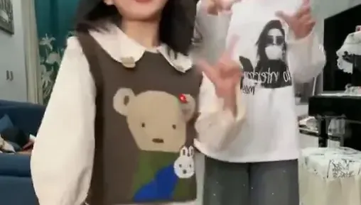 影/只會科目三還不夠！新神曲《鉢鉢雞》爆紅　15秒超洗腦歌詞襲捲抖音