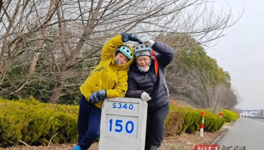 母子騎700Km自行車回老家過年　4°C寒冬路邊搭帳篷…背後暖心原因曝