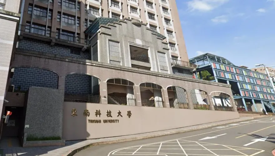 教授論文抄襲「學生不到課竟全勤95分」！他沒被續聘提告討7萬5月薪