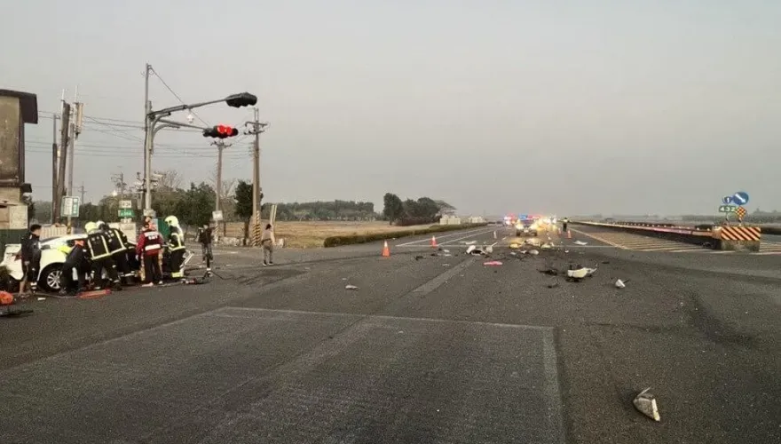 影/屏東5人清晨趕務農！戰備跑道被追撞　貨車後車斗76歲老婦摔死、4傷