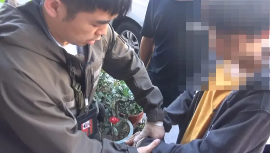影/台中菜販染毒幻想是「小馬哥」　網購玩具槍改造「膛炸」被逮