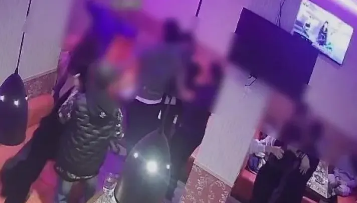影/歡聚變調！花蓮卡拉OK店不滿鄰桌嗆「安靜點」　11酒客幹架鬧上警局