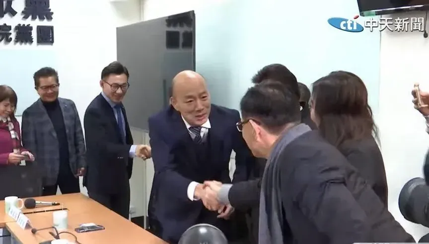 快訊/韓江配正式拜會台灣民眾黨團　白營準立委：想到「大和解咖啡」