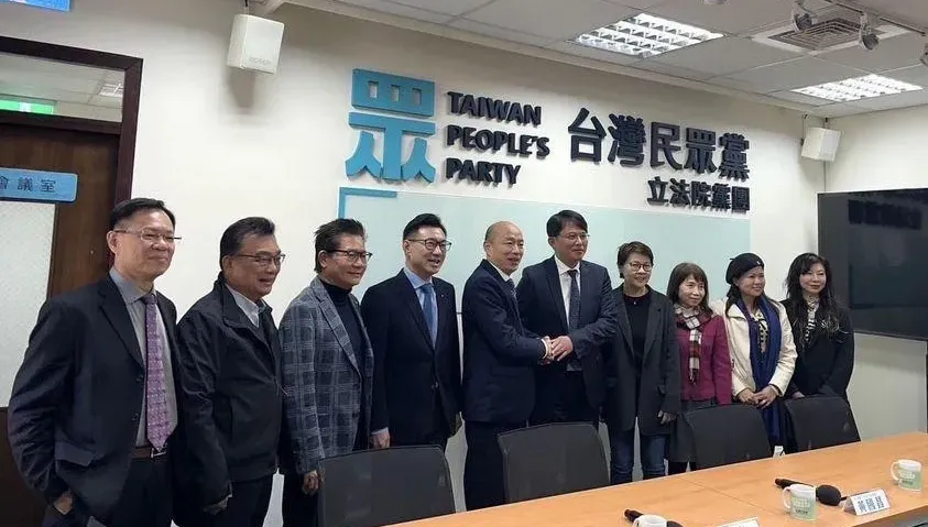 立院龍頭爭霸戰　韓江配拜會民眾黨　韓國瑜：一定照顧小黨