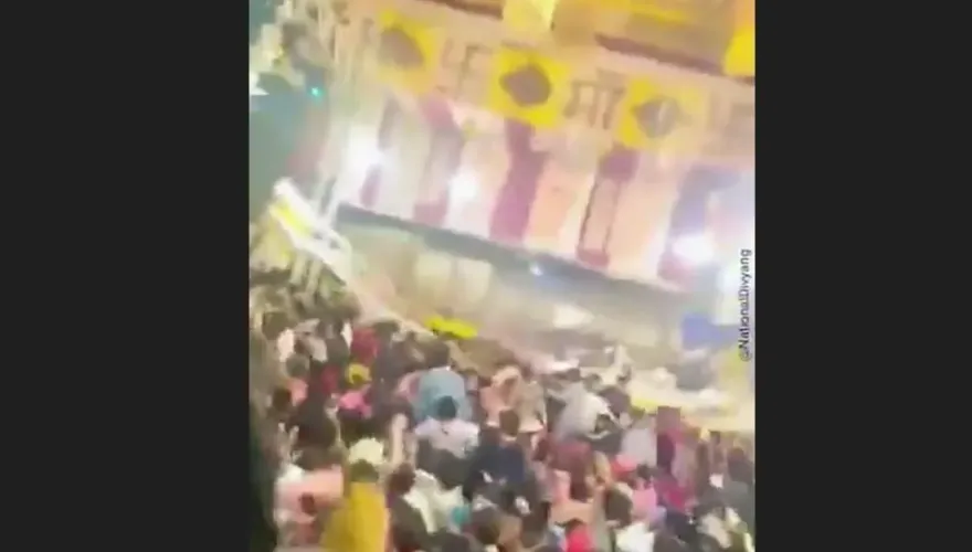 影/慶典變悲劇！1600人擠爆神廟　舞台倒塌釀1死17傷