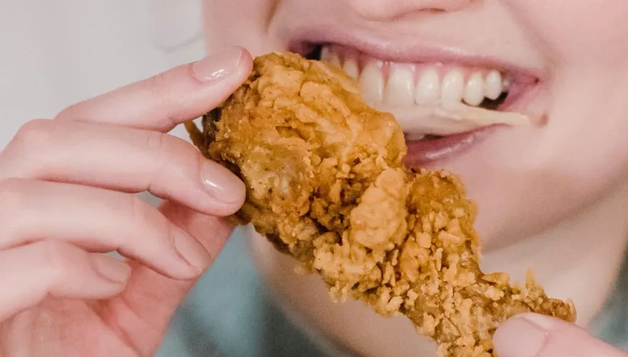 26歲胖男「餐餐有炸物」三高超標！手無力就醫竟腦中風