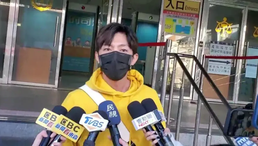 快訊/炎亞綸被控偷拍私密片　150萬交保、解除限制出境出海