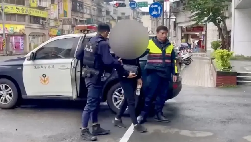 影/開車被按喇叭不爽下車揮刀叫囂　基隆男10小時後遭逮