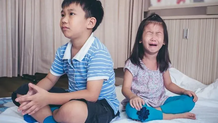 孩子「鬧情緒」別輕忽！心理師教「3招」訓練高EQ表達並解決情緒