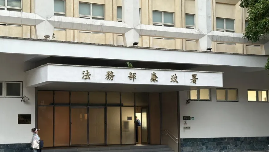 助公車站倒塌傷者申請國賠遭控貪污！北市交通局科長獲判無罪