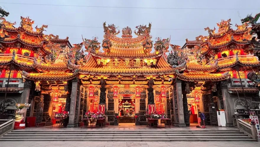有求必應/全台最多人追的「女神」在大甲鎮瀾宮　除夕搶頭香送金媽祖