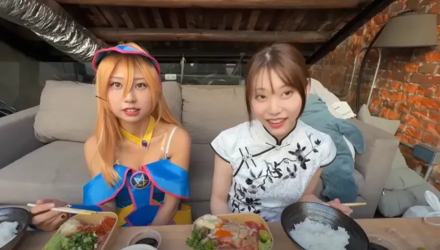 日正妹盲測「超哥丼飯」！吃一口醋飯秒變臉...瘋狂喊：超派甲