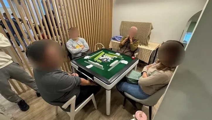 影/台中桌遊館暗藏麻將賭場　警獲報逮20賭客…連湊一腳也有事