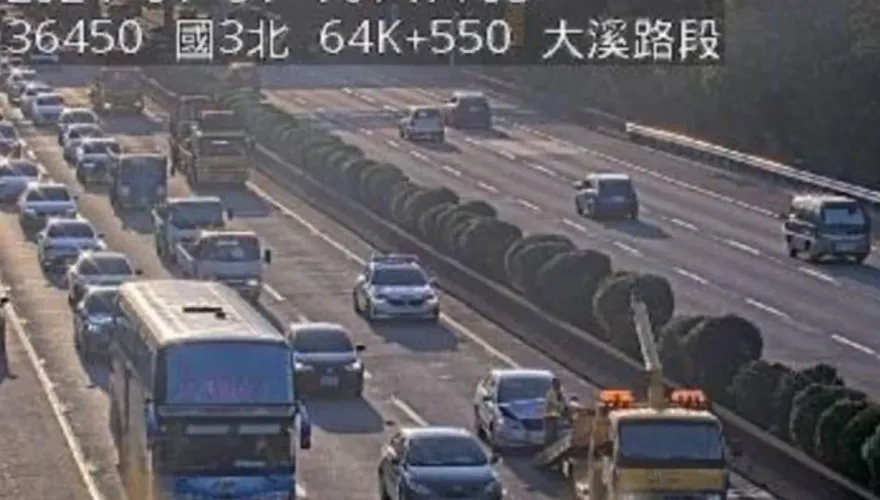 快訊/下班注意！國3北向大溪路段「4車追撞」　回堵5公里