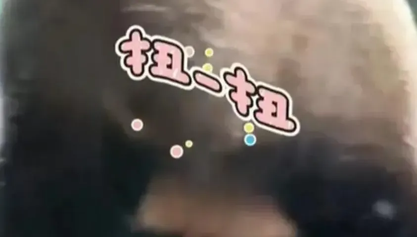 影/辣眼睛！貓熊「狂抖性感電臀」直播被停10分鐘　網友笑翻：被封第一熊