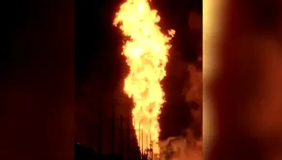 影/美奧克拉荷馬州天然氣管線爆炸起火　150公尺高火龍直衝天際