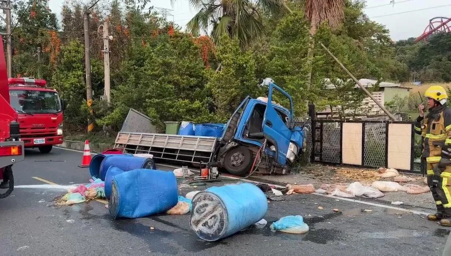 快訊/雲林古坑驚見咖啡莊園側門遭衝撞！貨車倒餿水灑滿地司機OHCA送醫搶命
