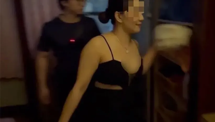 影/太震撼！高雄養生會館遭警突襲　她剛完事「細肩帶小可愛爆出」被逮
