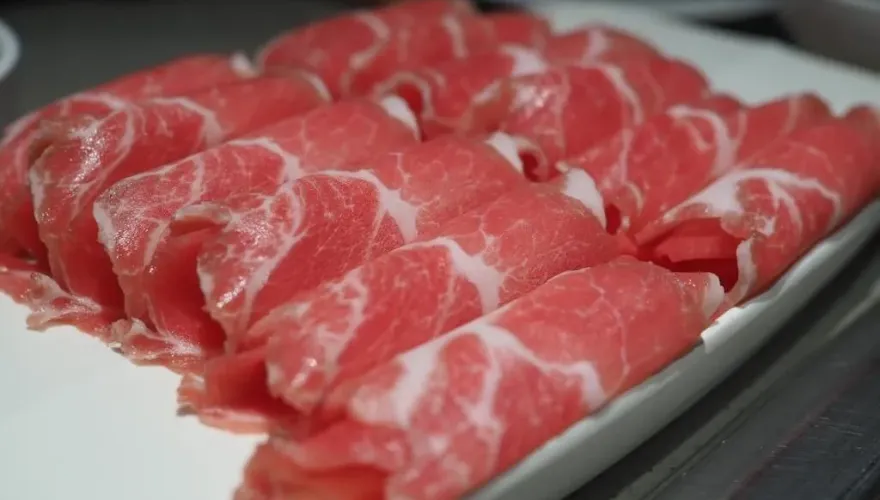 梅花肉片含「瘦肉精」！台糖：從不採購、使用　推測是委外屠宰交叉污染