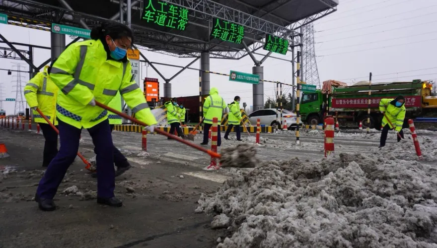 陸春運遇天氣攪局！10省恐下暴雪或大暴雪　河南路面結冰關閉8成收費站