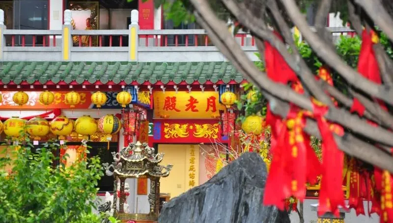 有求必應/吉安勝安宮供「姻緣紅布」綁大樹　助攻桃花「開枝散葉」