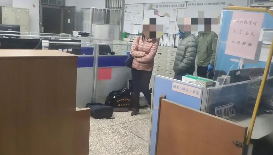 快訊/妻悲赴警局做筆錄！派出所長寢室中彈亡　手機已送鑑識釐清死因