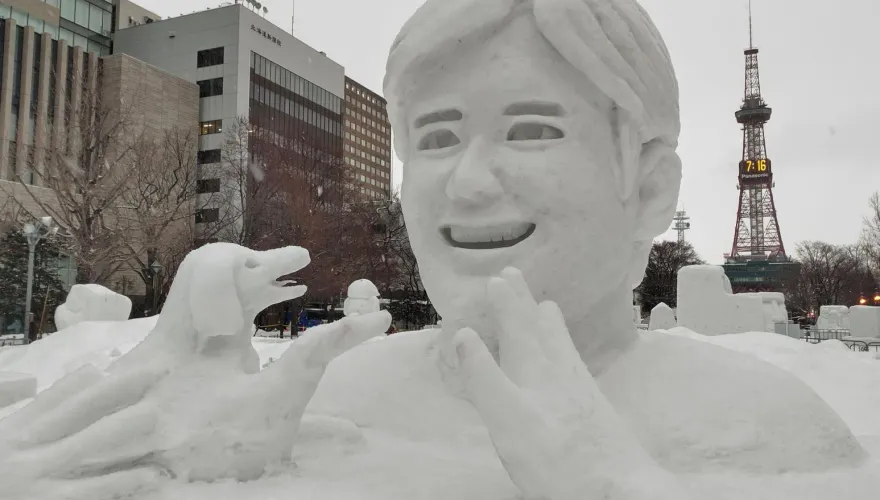 來看雪人版大谷！札幌冰雪節人氣夯　遊客：眼袋得再加強