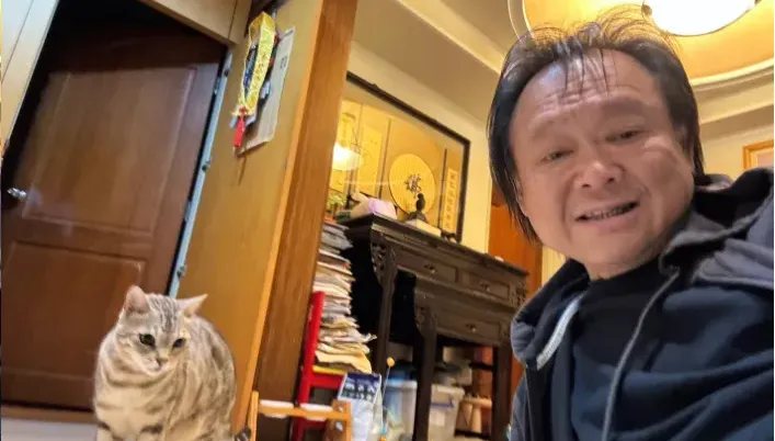 曬出與愛貓照片大方分享養貓經驗談　王世堅：有貓真好！