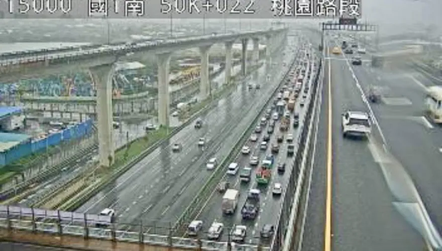 快訊/國道1號五楊高架車禍　4車連環撞嚴重回堵車速剩20