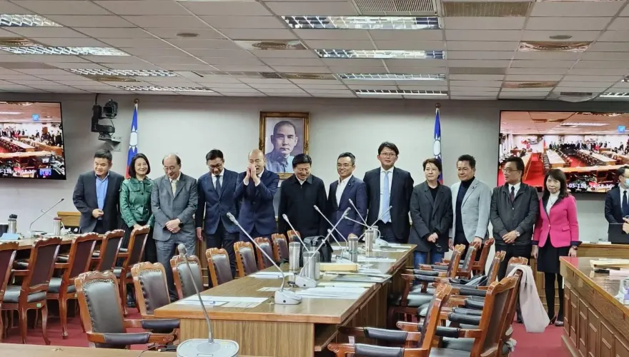 影/陳昭姿亂入還嗆人！柯建銘火大開譙「烙兄弟」　韓國瑜忙緩頰：總召看我眼睛
