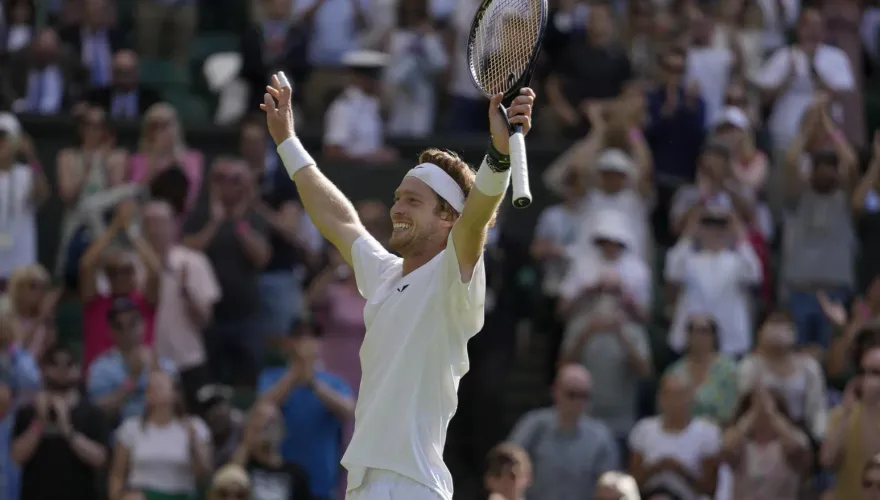 ATP史上第一人！哈薩克網球一哥場場都是逆轉勝　苦戰封王締造罕見紀錄