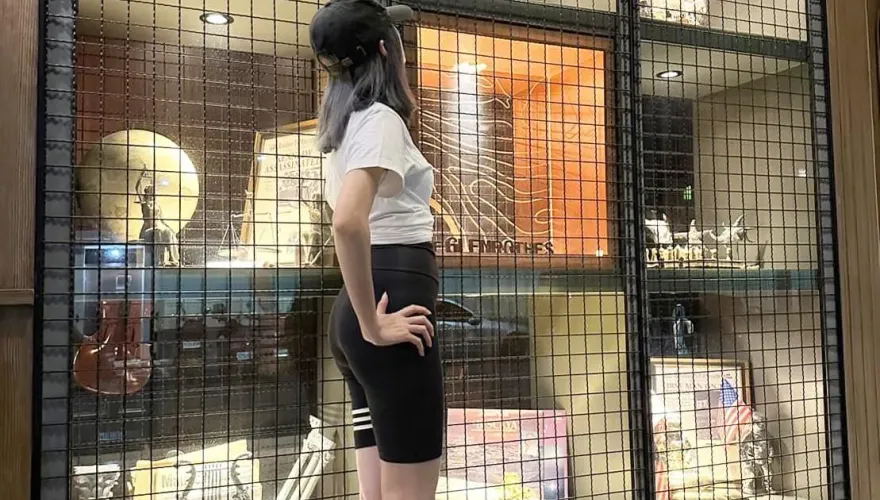 獨/陳沂當街遭痛毆　鳳梨質點名頭號嫌疑犯　馮語婷親回「大家心中都有答案」