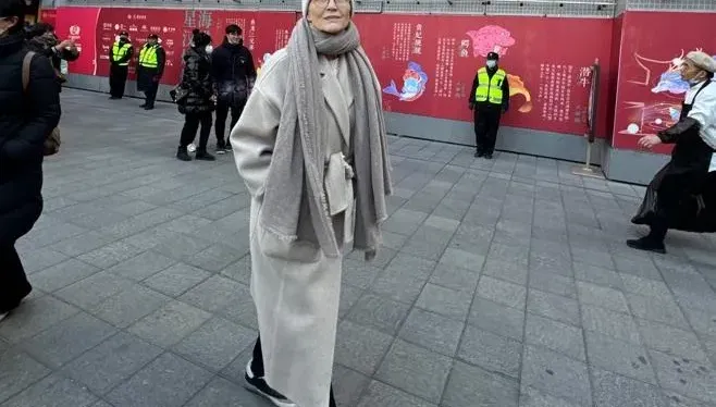 馬斯克75歲母大曬上海旅遊照　釣出兒本尊留言：應有更多人到大陸旅遊