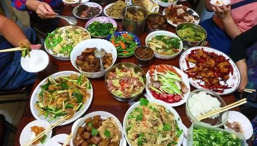 影/超大食量！男子陪妻子回娘家　吃太多「嚇傻老丈人」被拖去醫院檢查