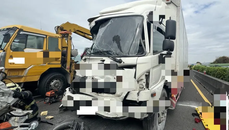 影/國道7車連環悲劇！惡劣無照男開大貨車追撞釀1死1傷　肇逃還找弟弟頂罪