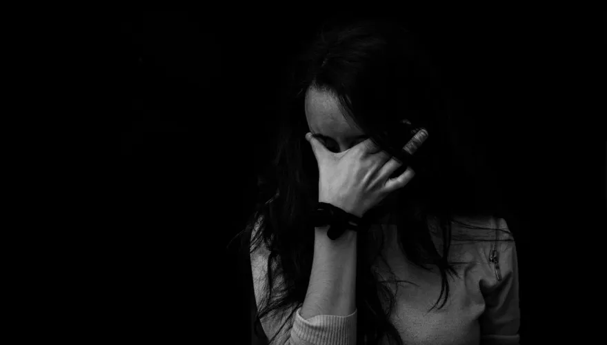 弟弟變「兒子」！驚見老公和親媽躺床　人妻一驗DNA崩潰揭驚人真相